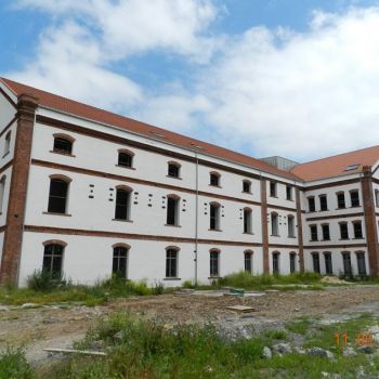 Edificio administrativo y juzgados en Pravia